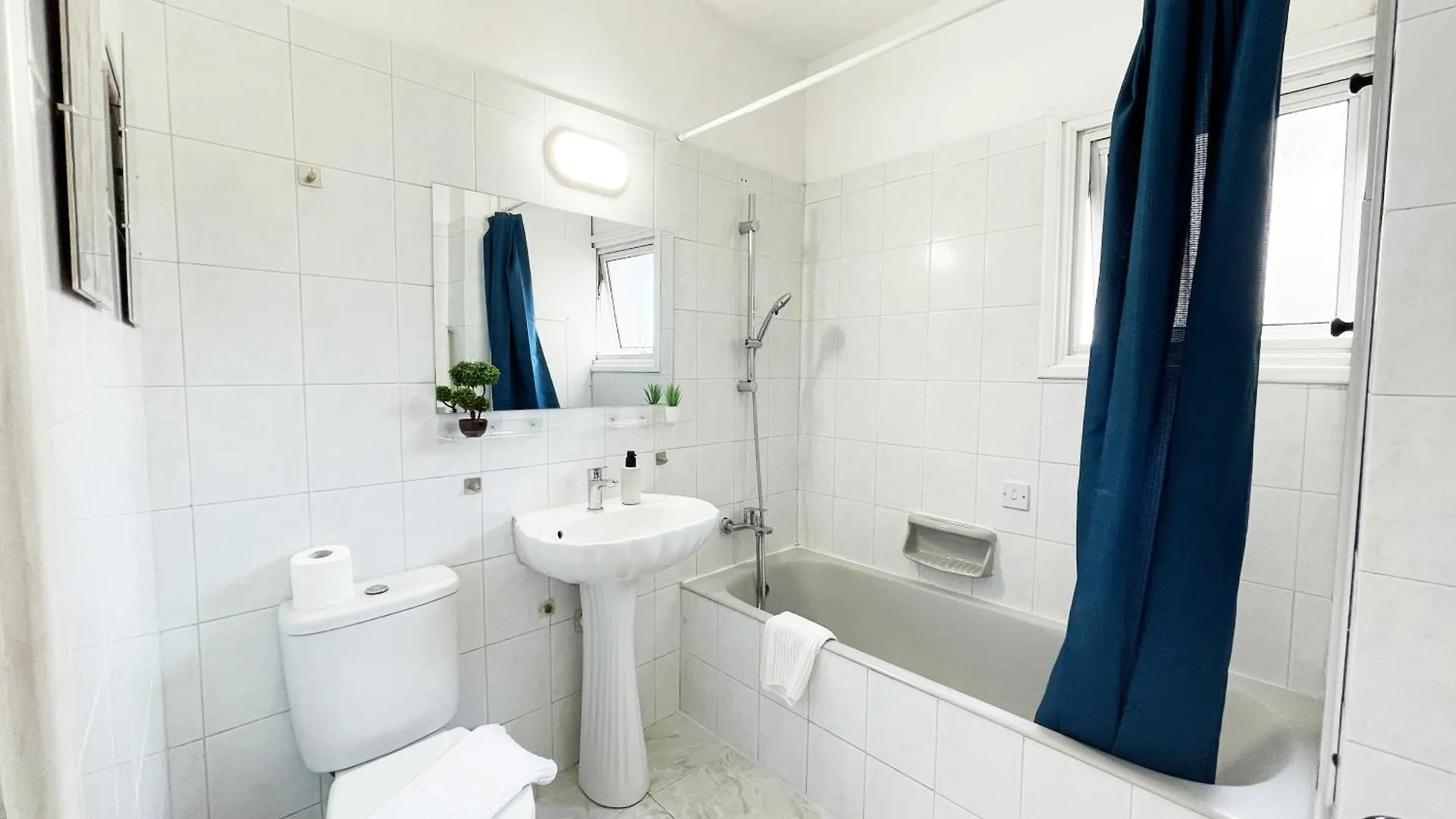 Large Apartment Close To Finikoudes Beach With 2 Balconies Larnaca