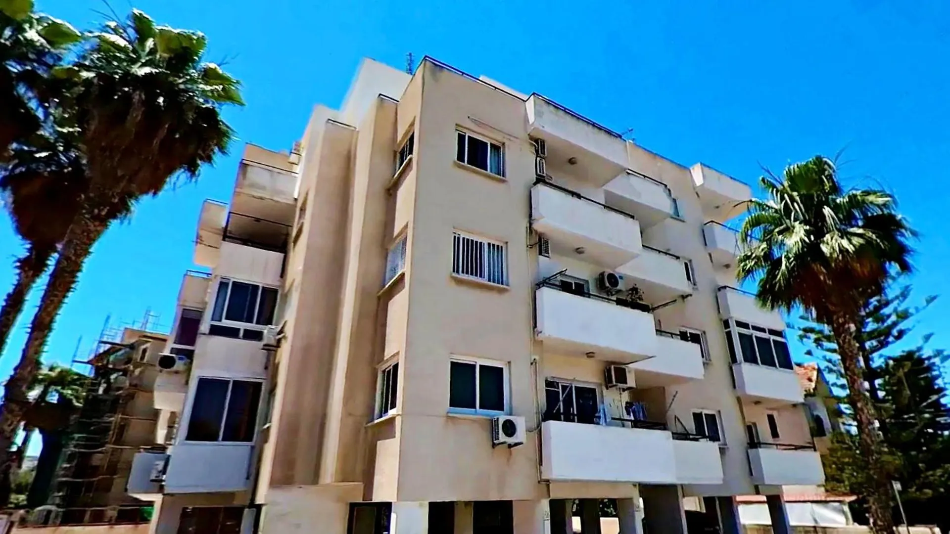 Large Apartment Close To Finikoudes Beach With 2 Balconies Larnaca