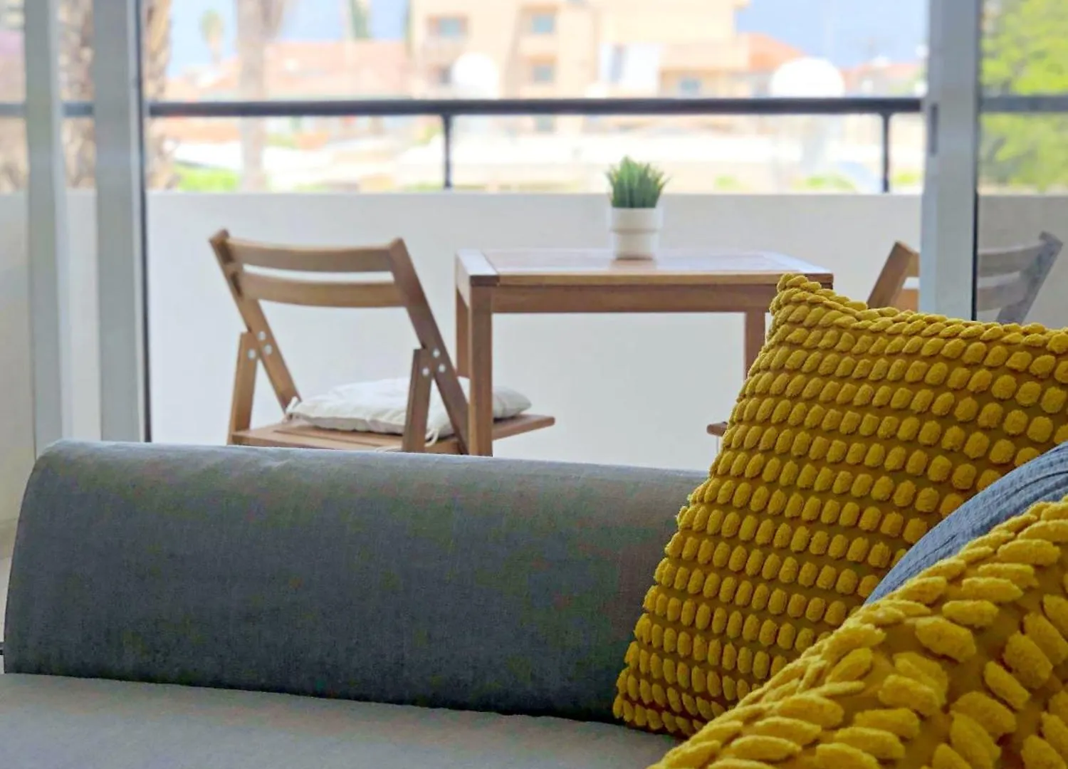 Large Apartment Close To Finikoudes Beach With 2 Balconies Larnaca 0*,  Cyprus