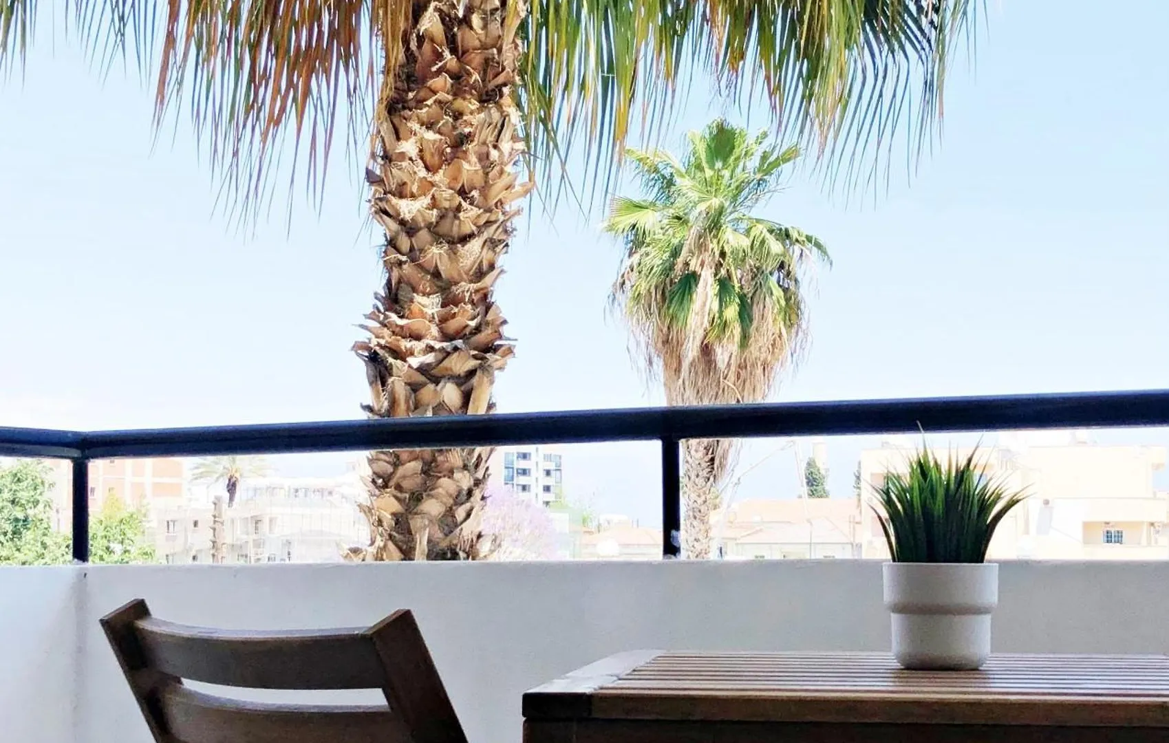 Large Apartment Close To Finikoudes Beach With 2 Balconies Larnaca 0*,